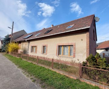 Handwerker aufgepasst, großer 3-Seitenhof zum Entwickeln zu verkaufen!, 03226 Vetschau, Einfamilienhaus
